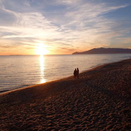 Hotel Cala Di Forno Фонтебланда Екстер'єр фото