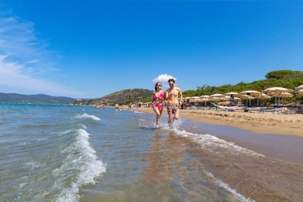 Hotel Cala Di Forno Фонтебланда Екстер'єр фото