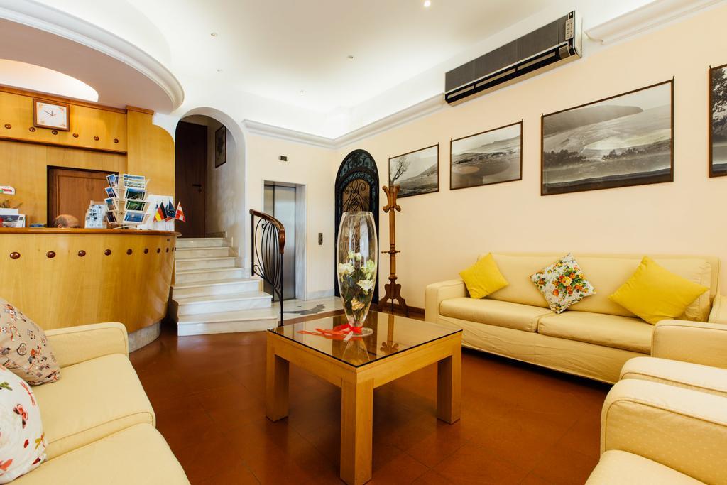 Hotel Cala Di Forno Фонтебланда Екстер'єр фото
