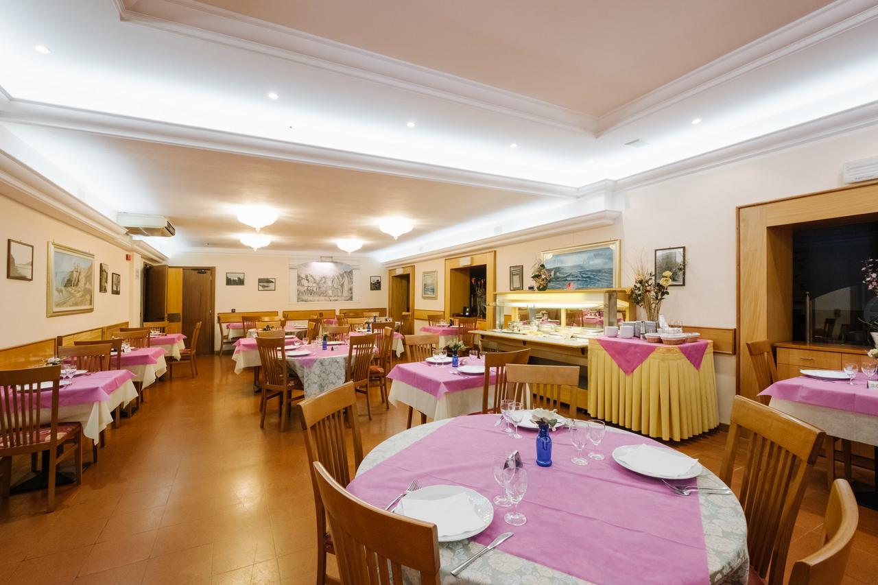 Hotel Cala Di Forno Фонтебланда Екстер'єр фото