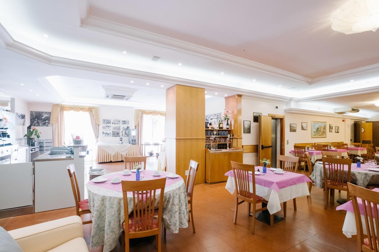 Hotel Cala Di Forno Фонтебланда Екстер'єр фото