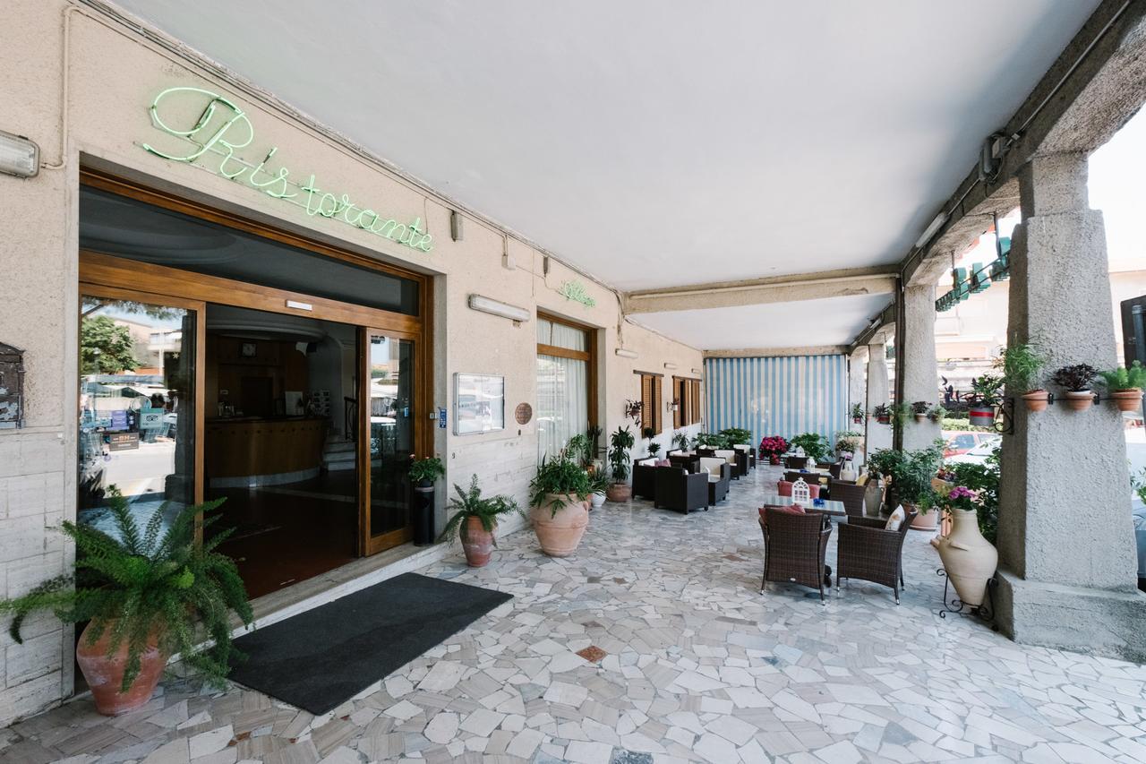 Hotel Cala Di Forno Фонтебланда Екстер'єр фото
