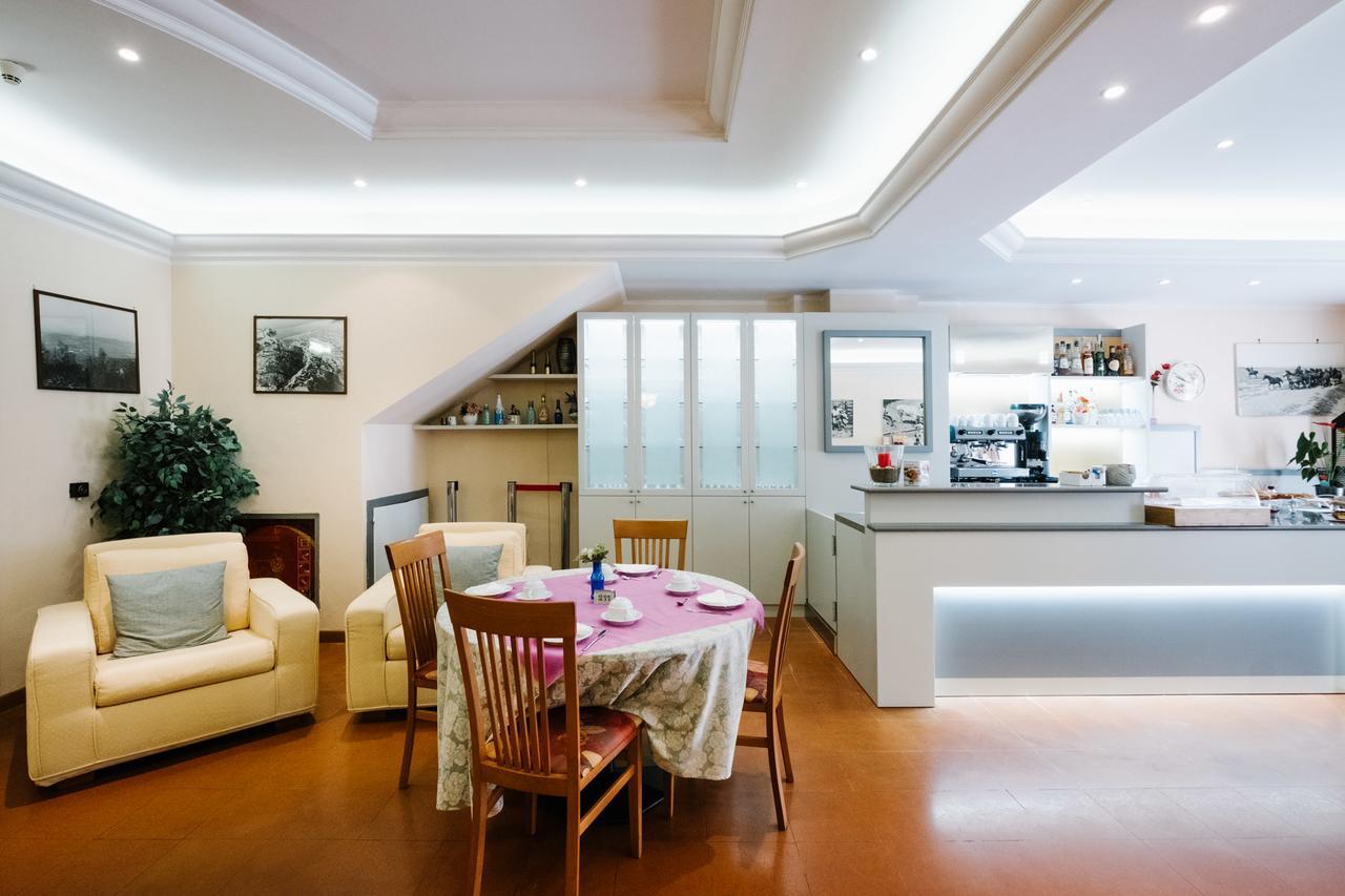 Hotel Cala Di Forno Фонтебланда Екстер'єр фото