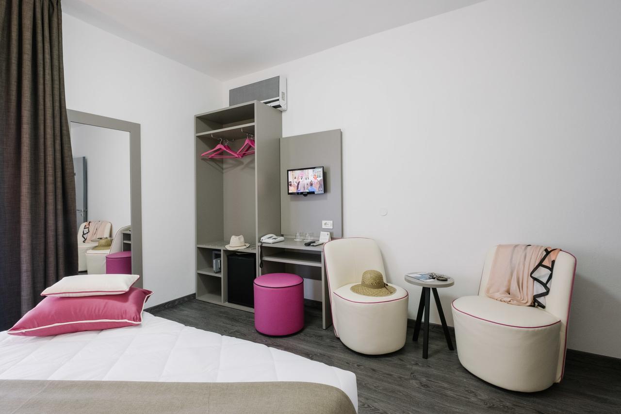 Hotel Cala Di Forno Фонтебланда Екстер'єр фото