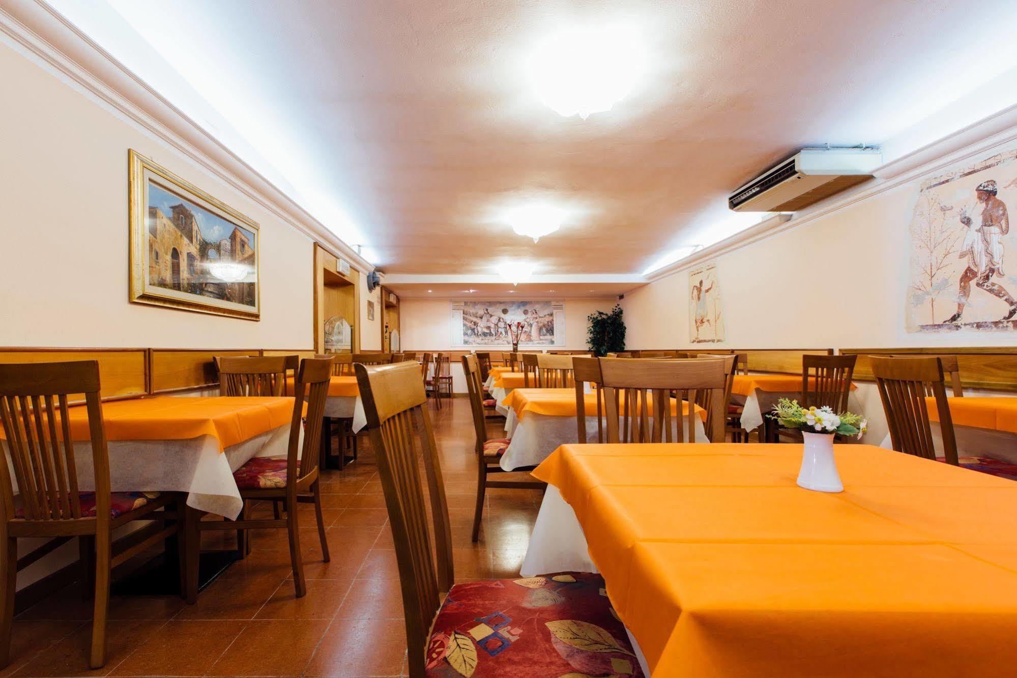 Hotel Cala Di Forno Фонтебланда Екстер'єр фото