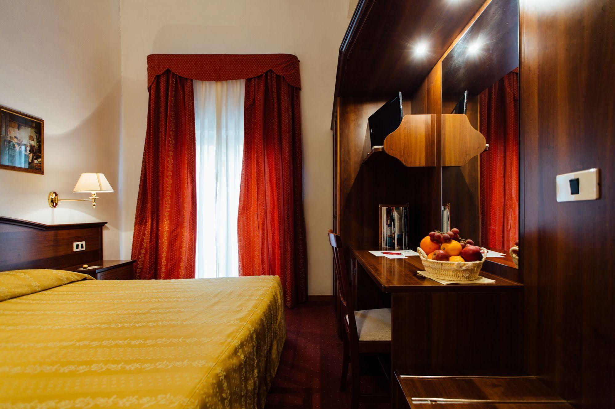 Hotel Cala Di Forno Фонтебланда Екстер'єр фото
