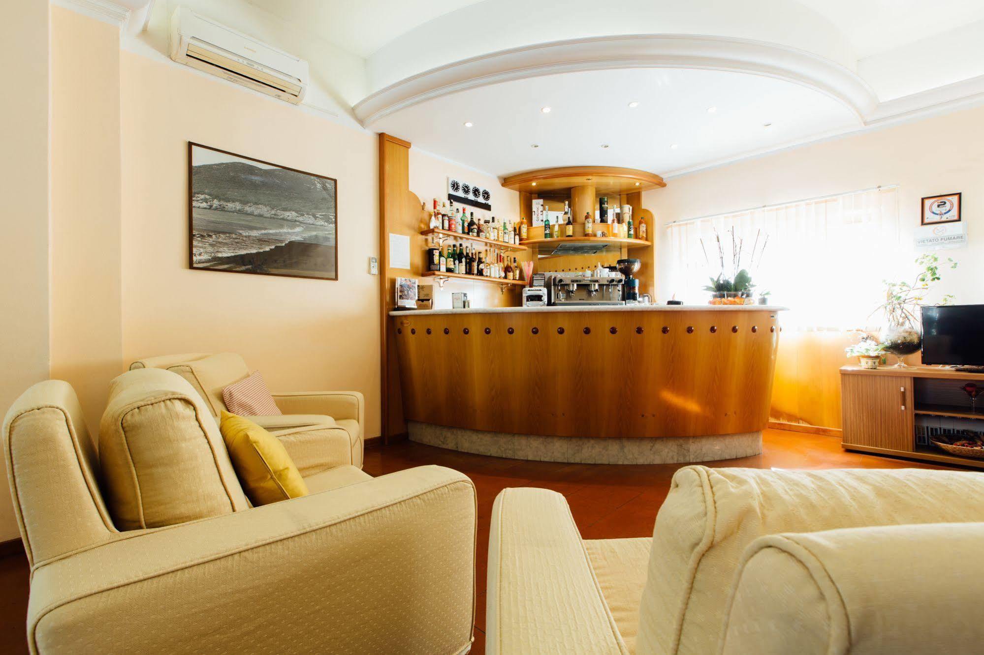 Hotel Cala Di Forno Фонтебланда Екстер'єр фото