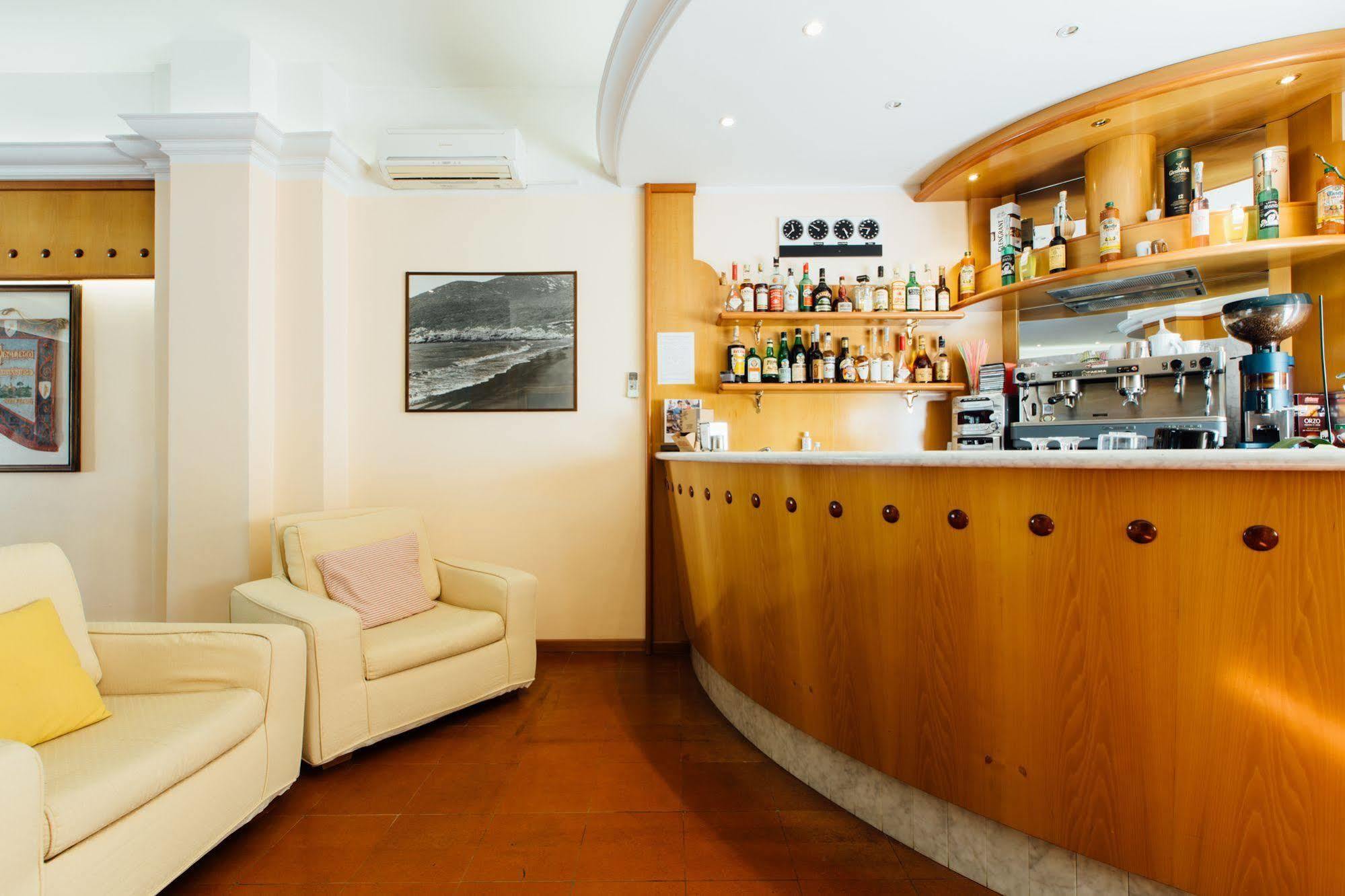 Hotel Cala Di Forno Фонтебланда Екстер'єр фото