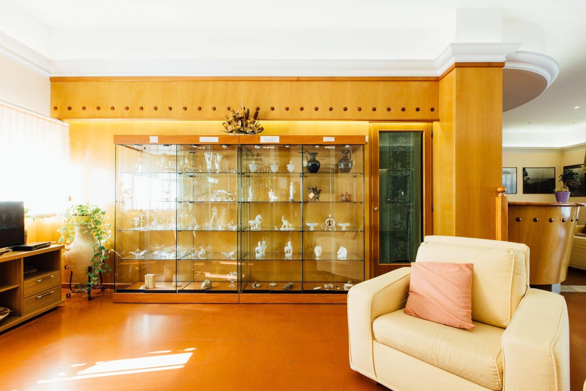 Hotel Cala Di Forno Фонтебланда Екстер'єр фото