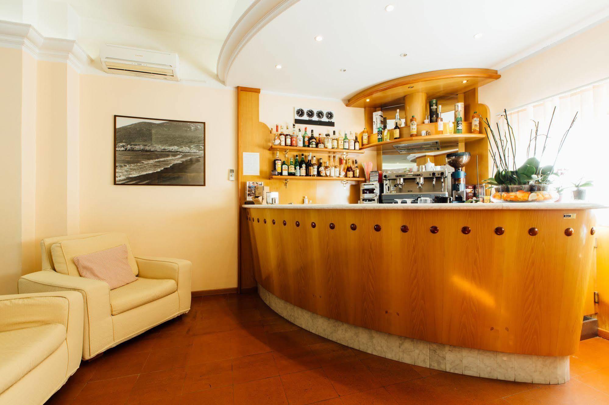 Hotel Cala Di Forno Фонтебланда Екстер'єр фото